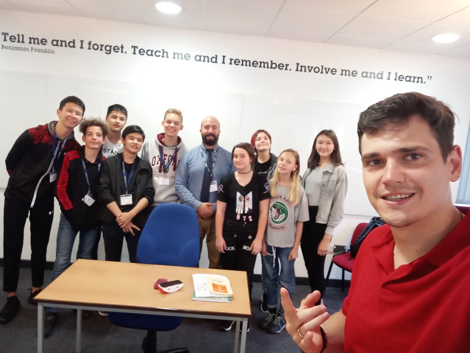 Ученики Private Lessons на занятии с преподавателями